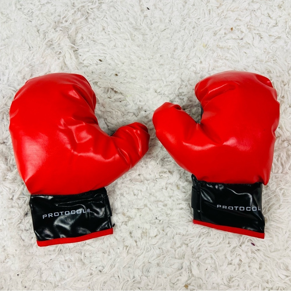 Red Boxing Gloves - Picture 3 of 8